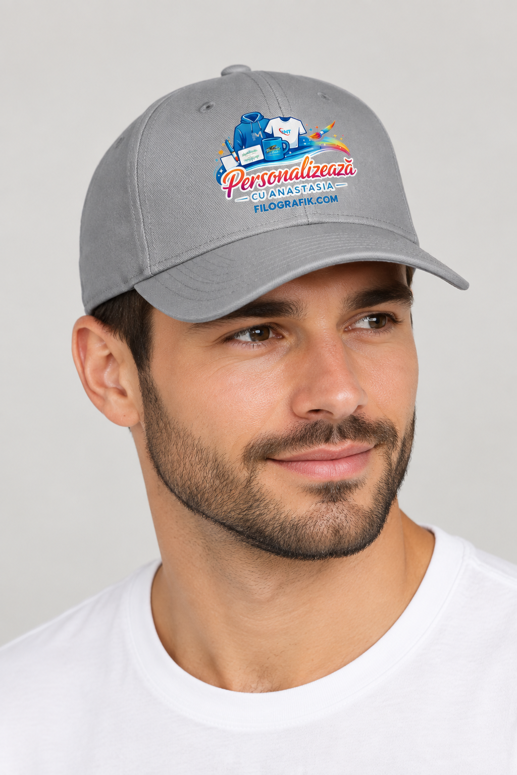 RC080 Dove Grey purtată, cu logo