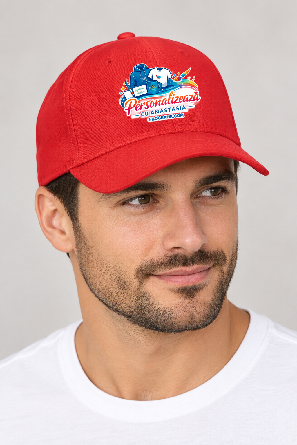 RC080 Rouge purtată, cu logo